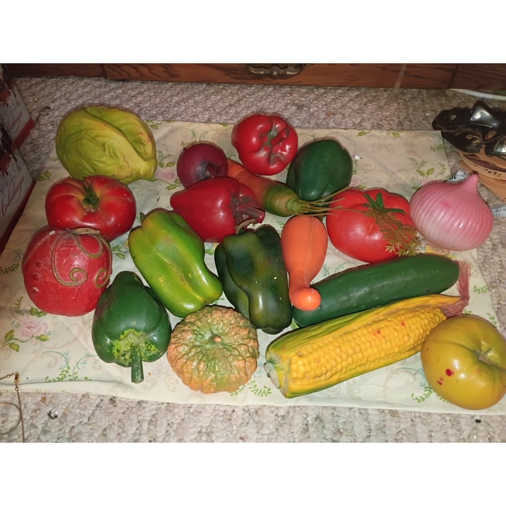 Vtg Hard Plastic Lot Of Fruit And Vegetables 33ct, Peppers, Tomatoes, Apples Etc